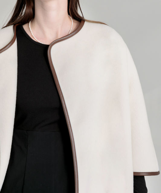 ドレスに合うアウター 3WAYレザーパイピングマフラー付きポンチョ風ミドルコート