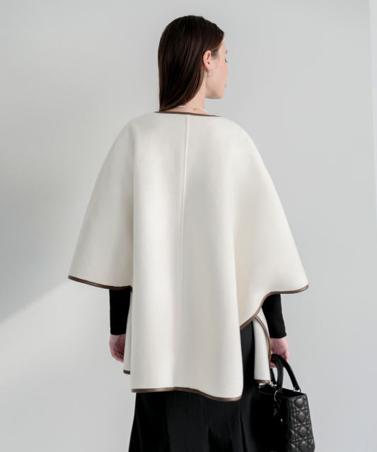 ドレスに合うアウター 3WAYレザーパイピングマフラー付きポンチョ風ミドルコート