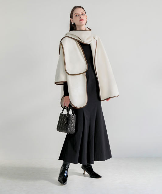 ドレスに合うアウター 3WAYレザーパイピングマフラー付きポンチョ風ミドルコート