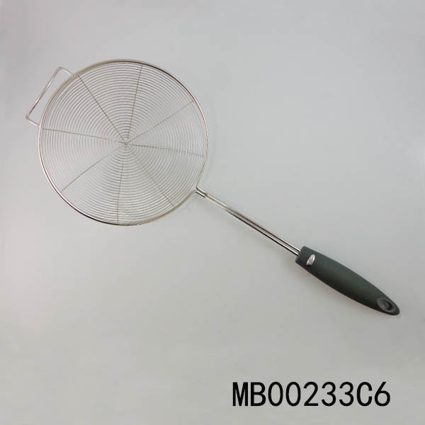18CM SS STRAINER in PLASTIC Handle style 2