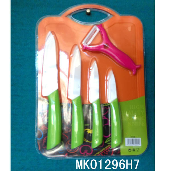 4PCS CERAMIC KNIVES and CERAMIC PEELER and PLASTIC BOARD