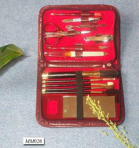 YES-103 13PCS MANICURE SET IN LEATHER BAG