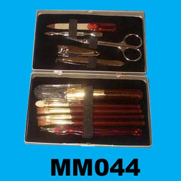 11PCS MANICURE SET IN ALUMINUM BOX