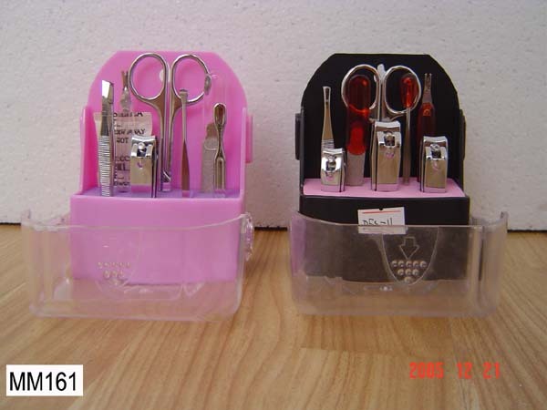 7PCS MANICURE SETS with PLASTIC BOX style 3