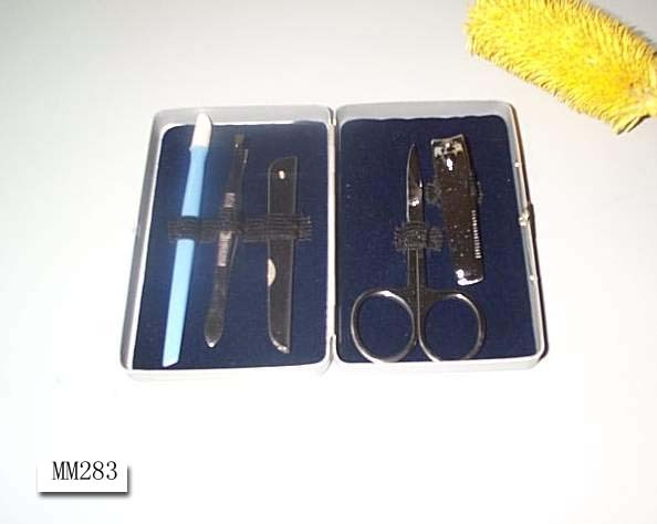 MANICURE SET in BOX style 17