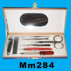 8PCS MANICURE SET in WOODEN BOX