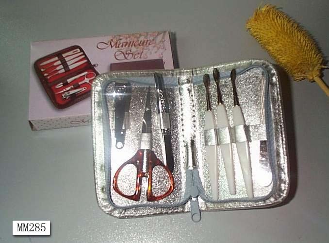 MANICURE SET in BOX style 18