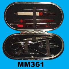 MANICURE SET in CASE