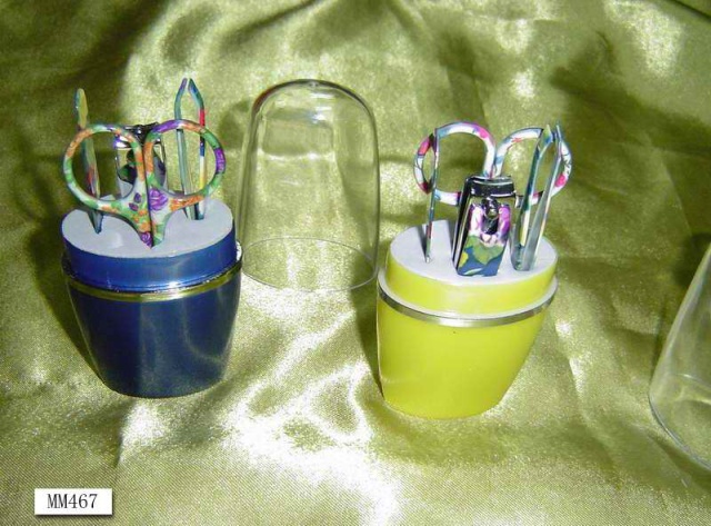 12PCS MANICURE SET IN HALF TRANSPARENT BOX