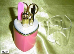 4PCS MANICURE SET GOLDEN COLOUR
