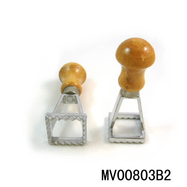 3.5CM CAST ALUMINUM DUMPLING MOULD WOODEN Handle