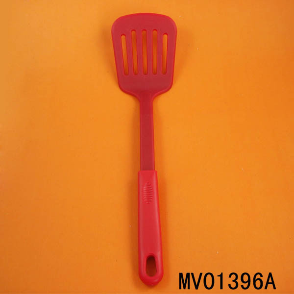 NYLON SLOTTED TURNER