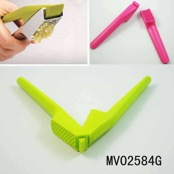 BAS PLASTYIC GARLIC PRESS