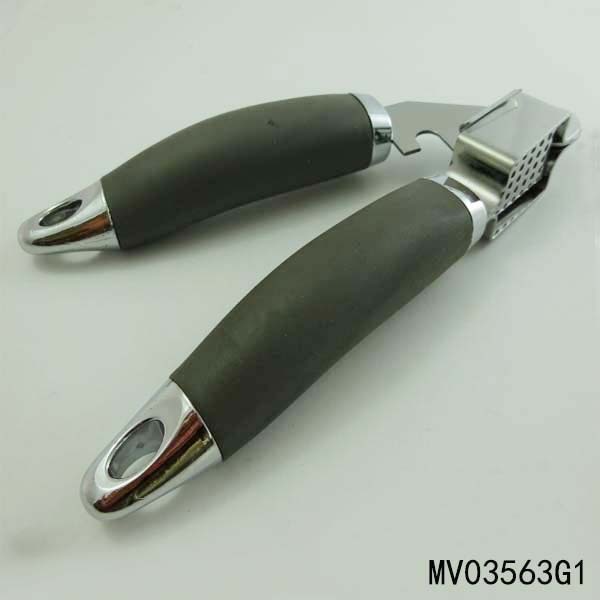 STAINLESS STEEL GARLIC PRESS with TPR Handle HANG TAG