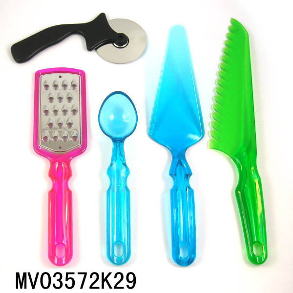 5PCS PLASTIC Handle KITCHEN TOOLS (PIZZA CUTTER GRATER ICE CREAM SPOON 2PCS VEGATABLE KNIFE)