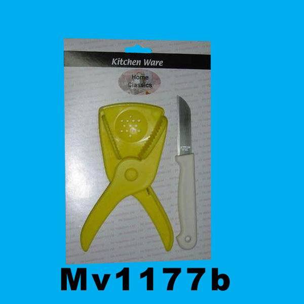 PLASTIC LEMON PRESS and PARING KNIFE SET
