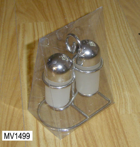 2PCS PLASTIC SALT and PEPPER
