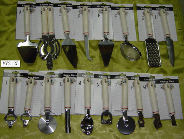SS PIZZA CUTTER with PLASTIC Handle TC style 2