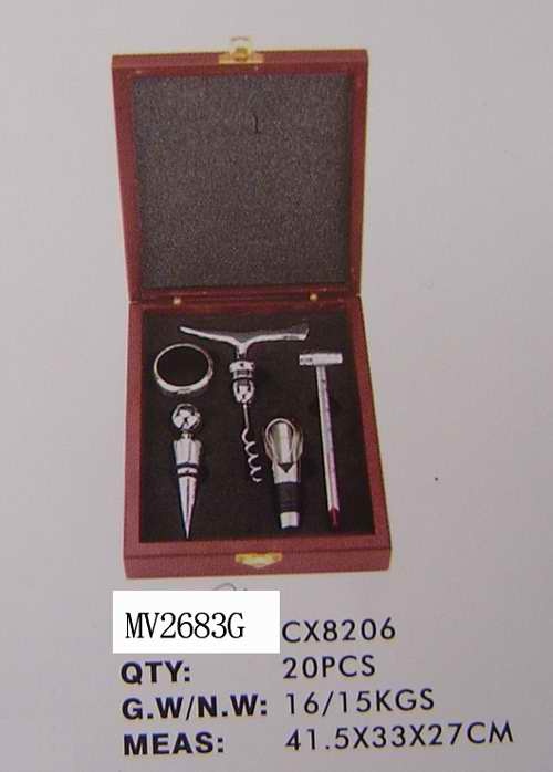 4PCS WINE SET WOODEN BOX