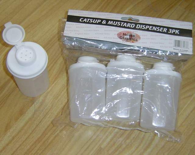 3PCS PLASTIC SALT and PEPPER BOTTLE