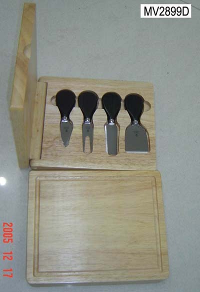 4PCS CHEESE KNIFE SET with RUBBER CUTTING BOARD