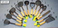 NYLON SLOTTED TURNER WOODEN Handle IN NYLON NET