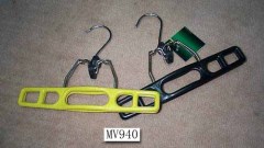 PLASTIC SKIRT HANGER