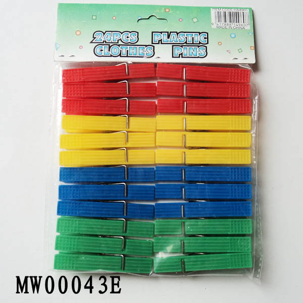 24PCS PLASTIC CLOTHES PEGS with PE SHRINK style 18