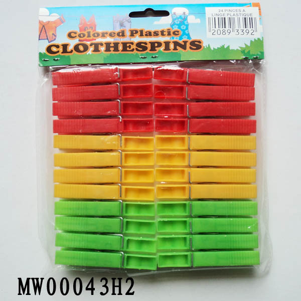 24PCS PLASTIC CLOTHES PEGS with PE SHRINK style 33