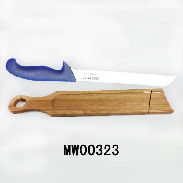 BREAD KNIFE with CUTTING BOARD in CB