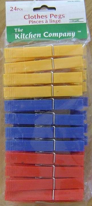 24PC PLASTIC PEGS IN POLY BAG with HEADER