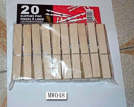20PCS WOODEN CLOTHES PEGS in PVC BAG with HANG CARD
