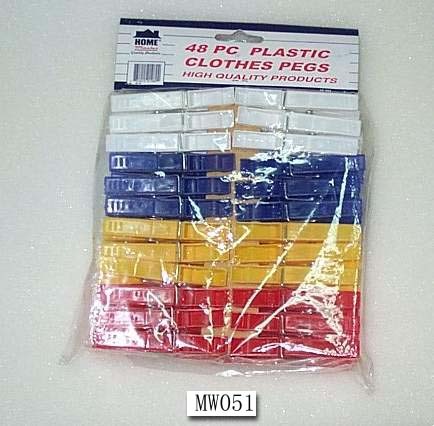 48PCS PLASTIC CLOTHES PEGS in PVC BAG with HANG CARD