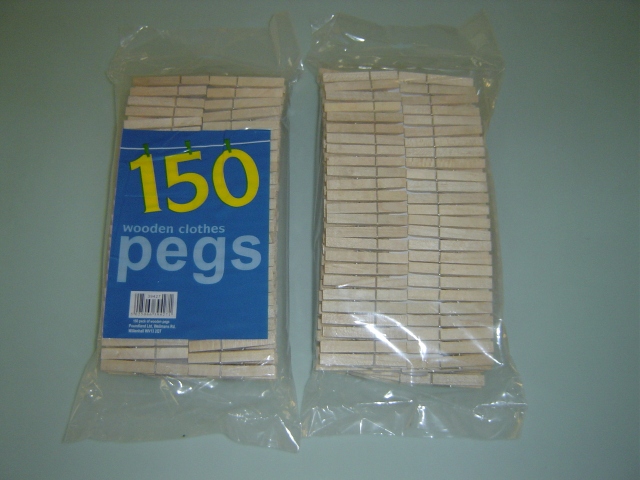 150PCS WOODEN PEGS IN COLOUR BOG