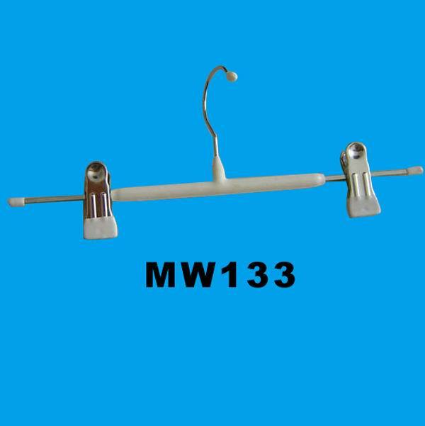 SKIRT HANGER