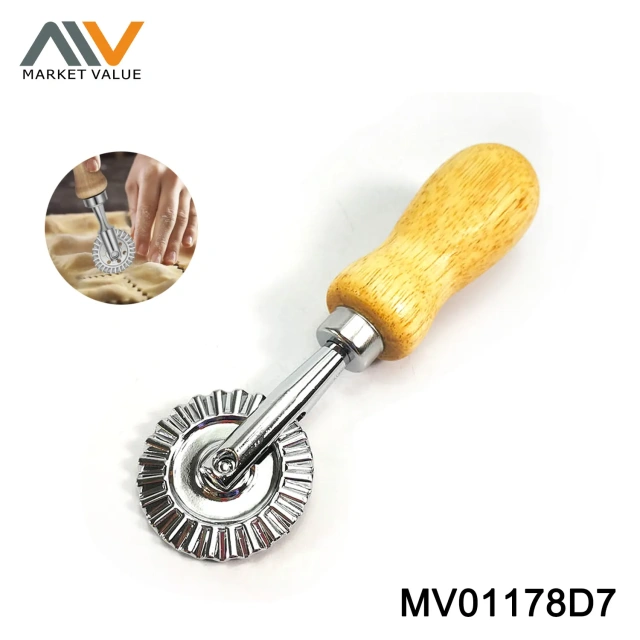 PIZZA CUTTER ZINC and ALLOY with OAK Handle TC