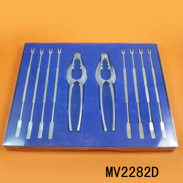 2PC NUT CRACKER and 8PCS FROKS in BOX