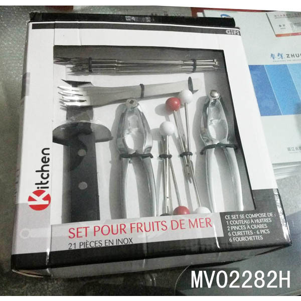 2PC NUT CRACKER and 18PCS FROKS and OYSTER KNIFE in CB