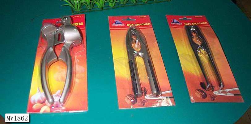 NUT CRACKER