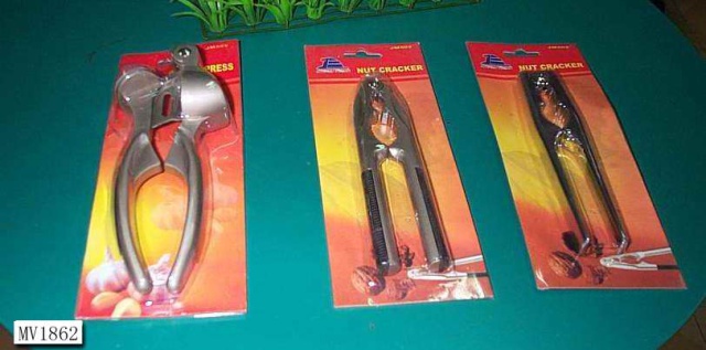 NUT CRACKER