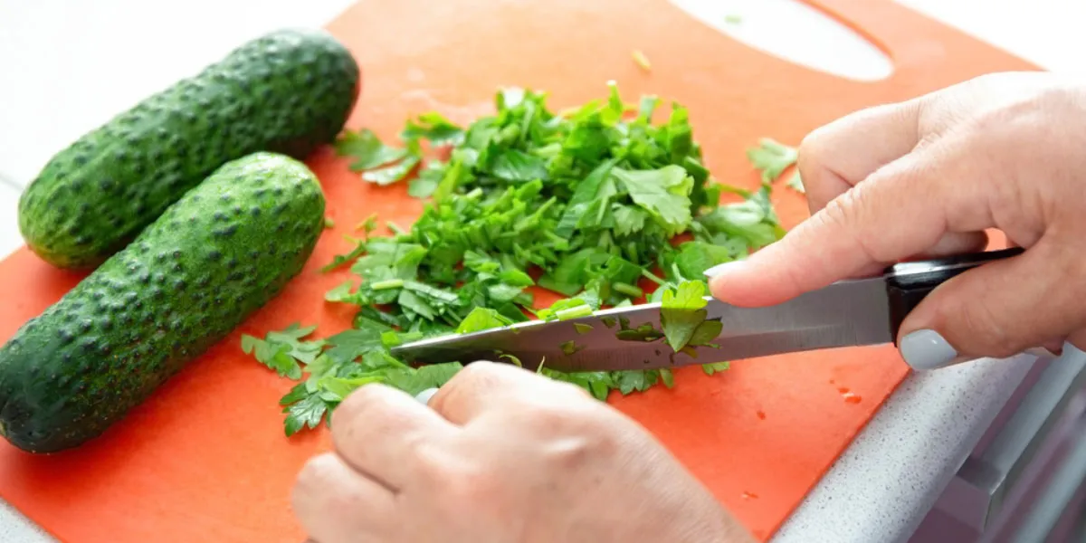 Plastic cutting board