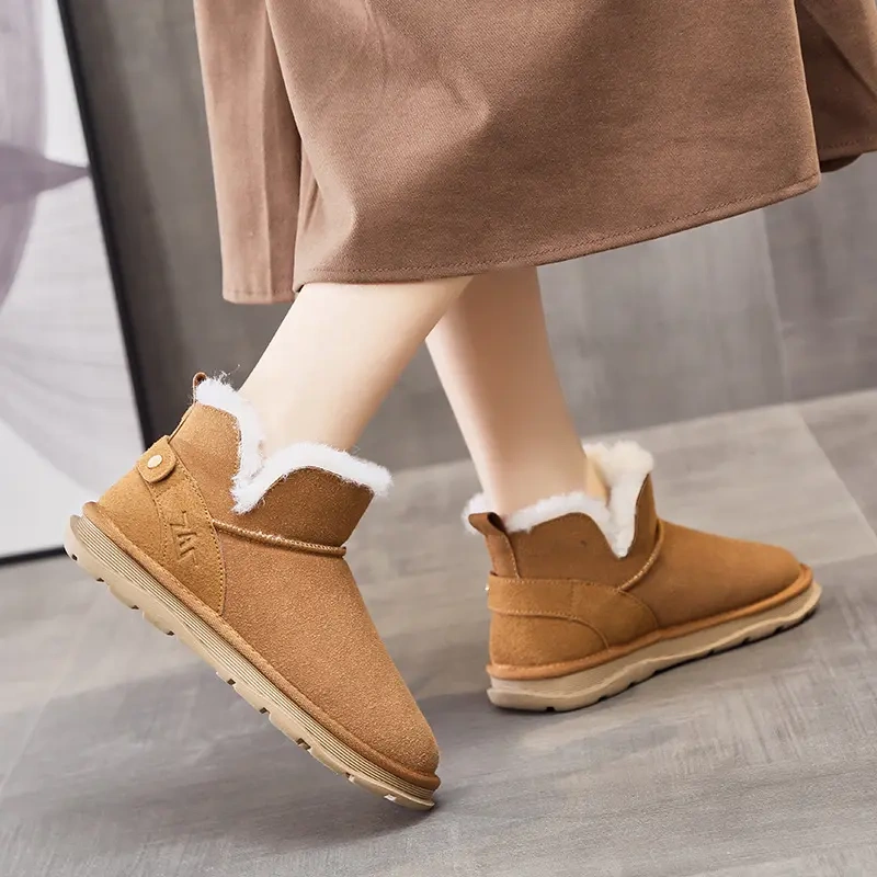 New winter plush and thickened women' s snow boots anti-skid and warm women's anti-slip thick sole snow boots shoes