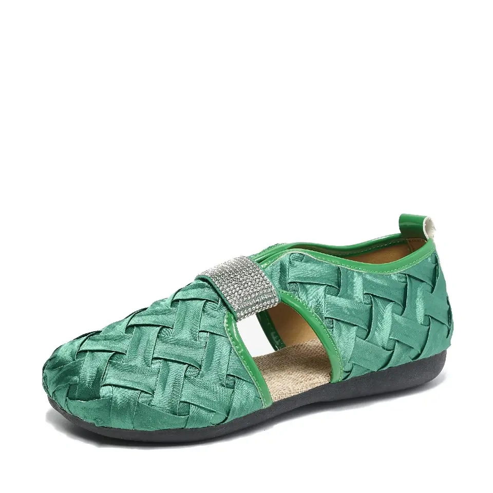 New Design Elegant Shining Rhinestone Ladies Walking Style Shoes Fashion Outdoor Office Slip On sual Flat Sole Shoes