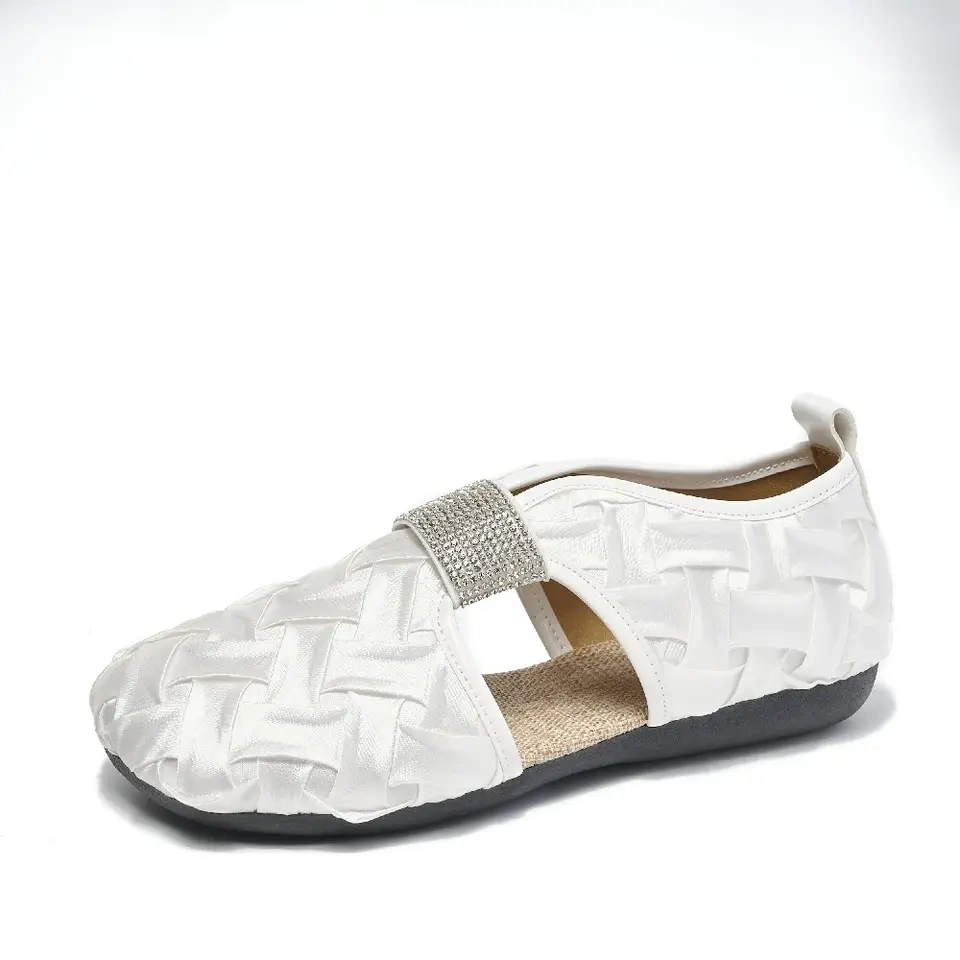 New Design Elegant Shining Rhinestone Ladies Walking Style Shoes Fashion Outdoor Office Slip On sual Flat Sole Shoes