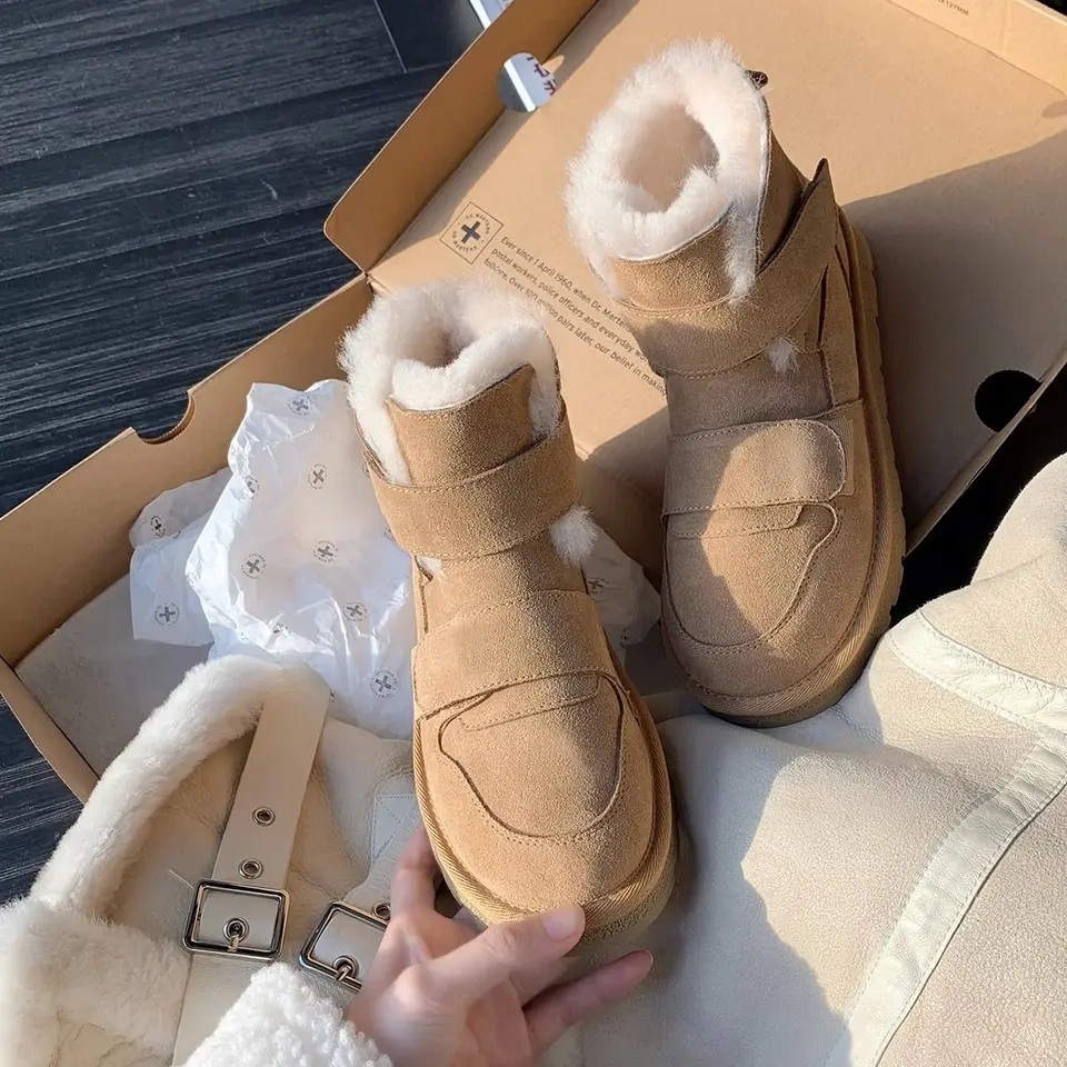 Wholesale Fashion Three Colors Thickening Plush Flat Snow Boots For Women New Trendy Winter Ladies Snow Boots