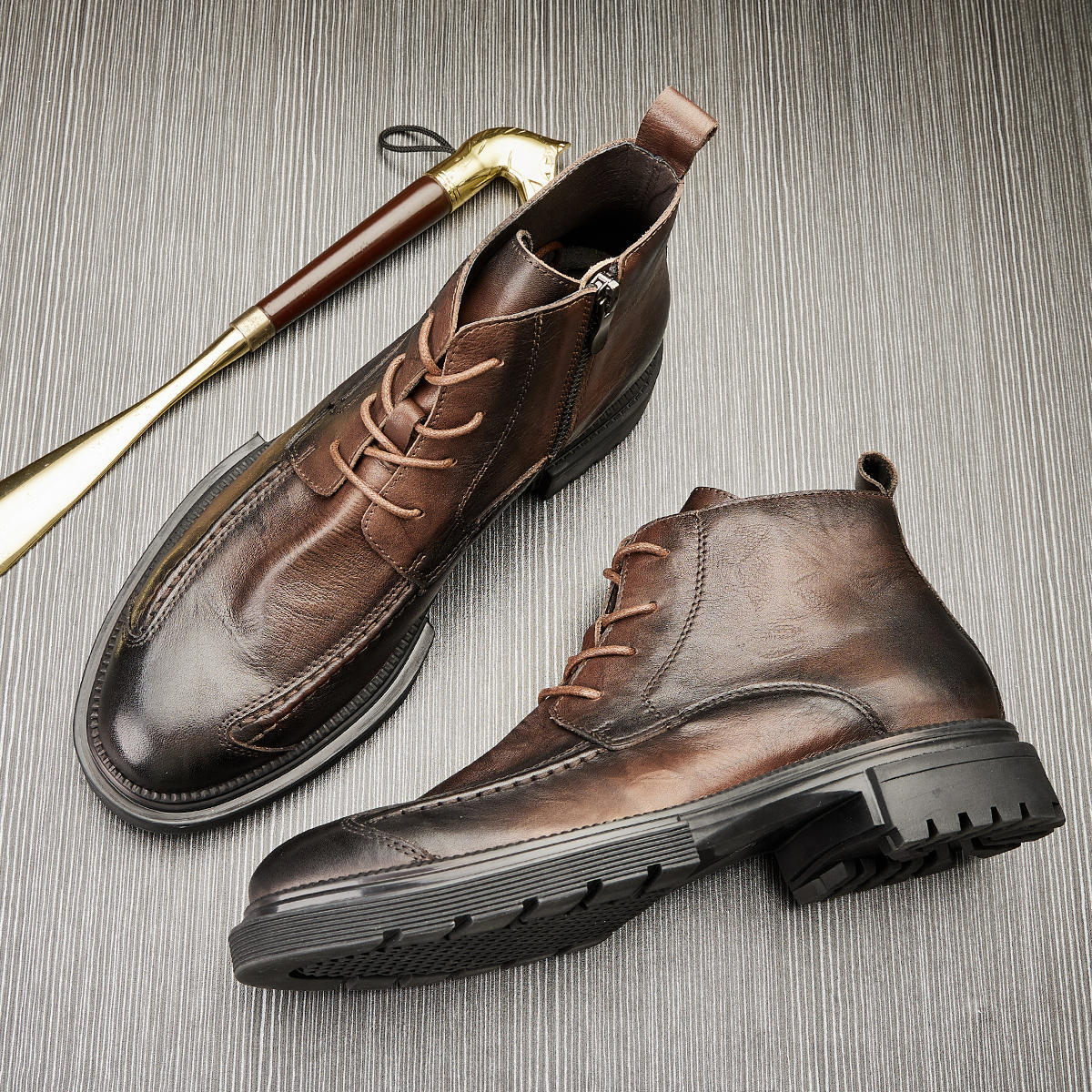 Classic high-top lace-up Martin boots are comfortable and wear-resistant, suitable for various occasions