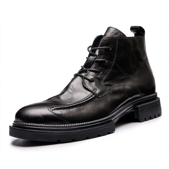 Classic high-top lace-up Martin boots are comfortable and wear-resistant, suitable for various occasions