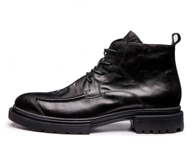 Classic high-top lace-up Martin boots are comfortable and wear-resistant, suitable for various occasions