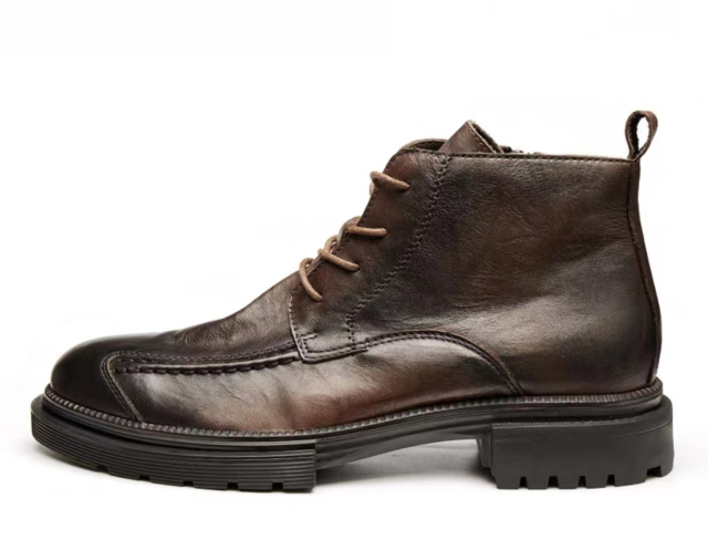 Classic high-top lace-up Martin boots are comfortable and wear-resistant, suitable for various occasions