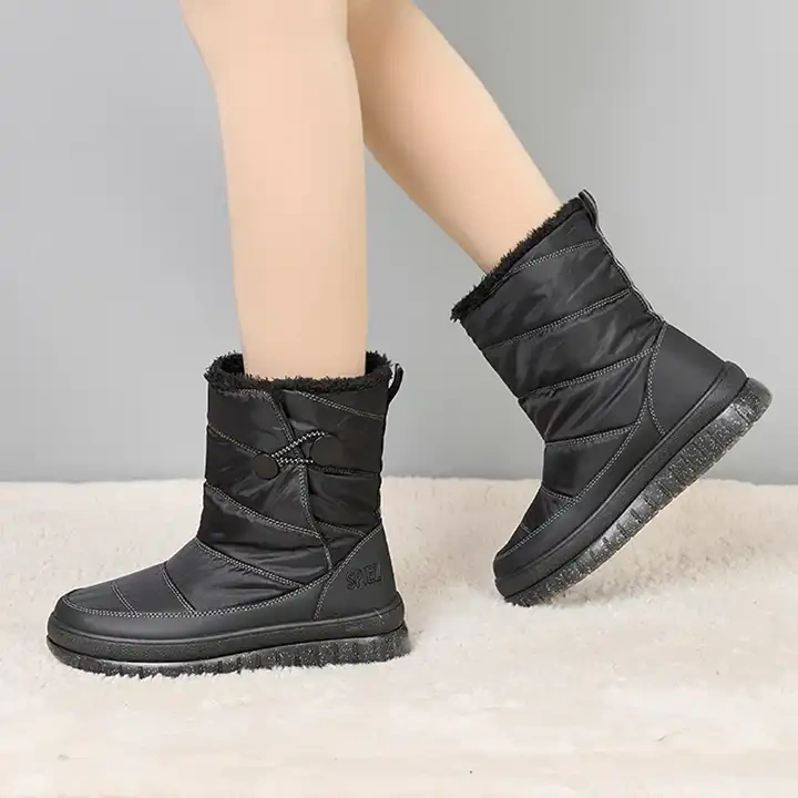 Wholesale Windproof Slip-on Women's Snow Boots For Outdoor New Fashion Black Warm Plush Women Snow Boots